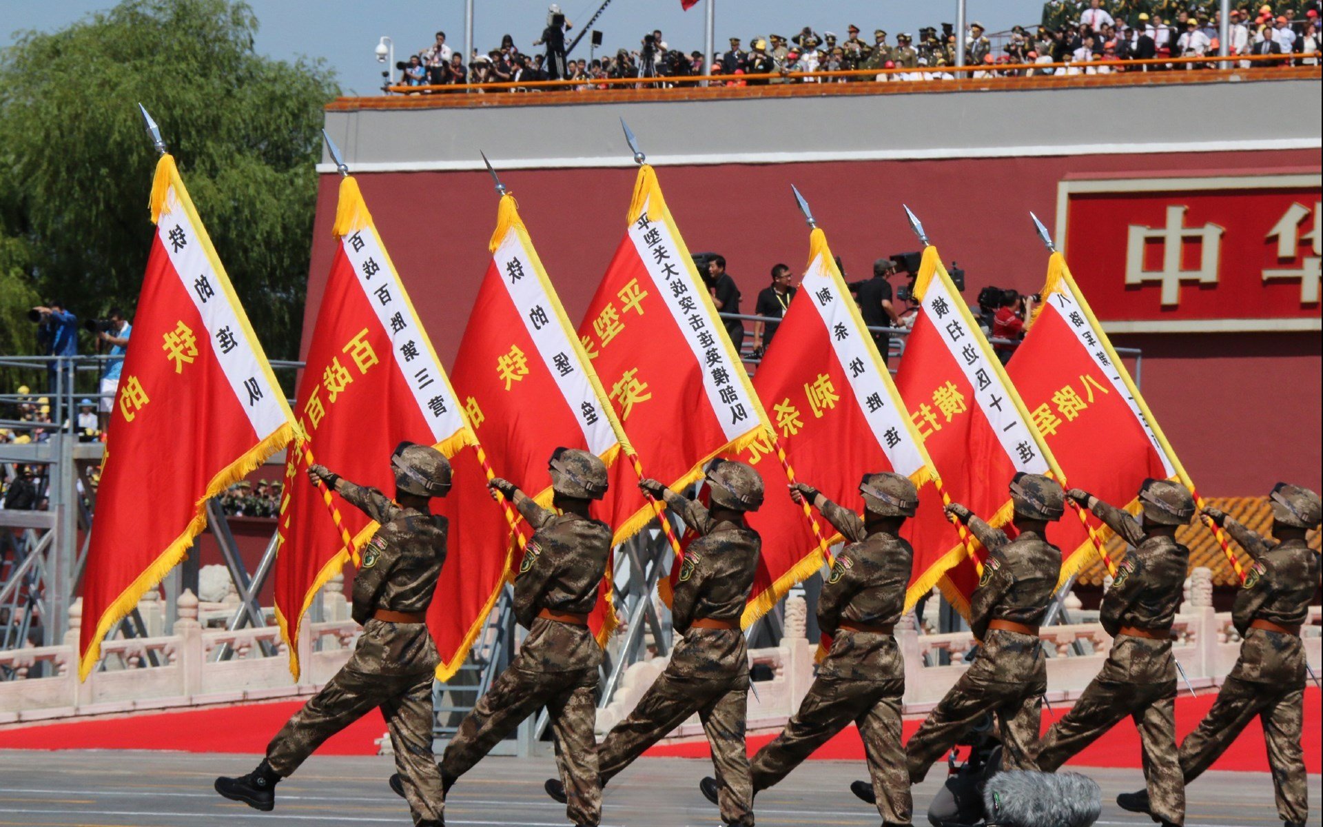 曼联锋线轮换激发前场活力输出，曼联套中锋